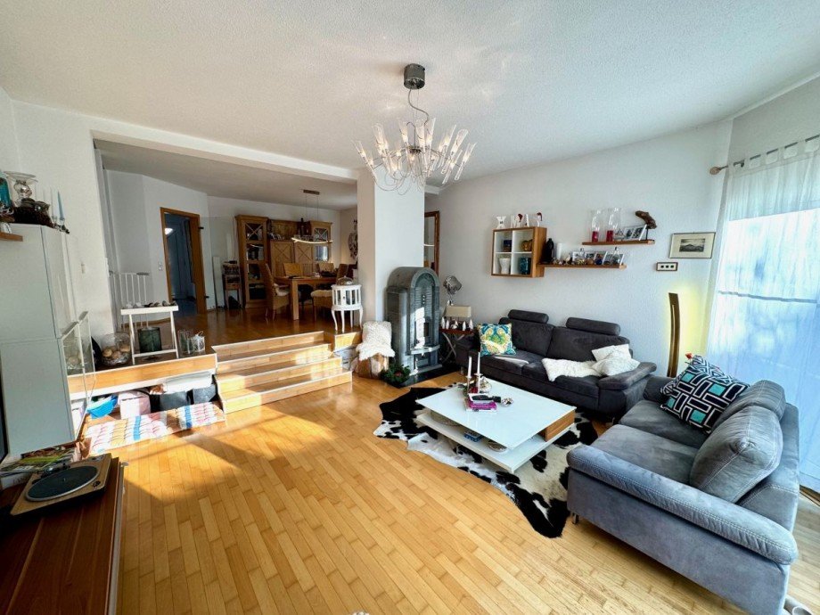 B4 Wohnzimmer Bild 2 Doppelhaush�lfte R�sselsheim-Bauschheim