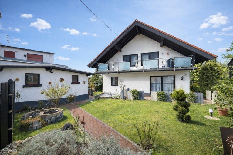 Garten & Hausansicht Taunusstein - Wehen Haus Attraktives freistehendes 2-Familienhaus in Taunusstein-Wehen