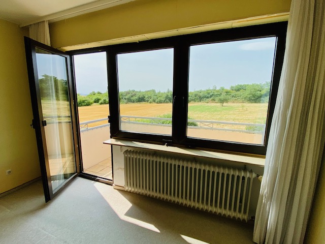 B36 Ausblick mit Balkon OG Schlafzimmer 1 Reihenendhaus Fl�rsheim-Weilbach