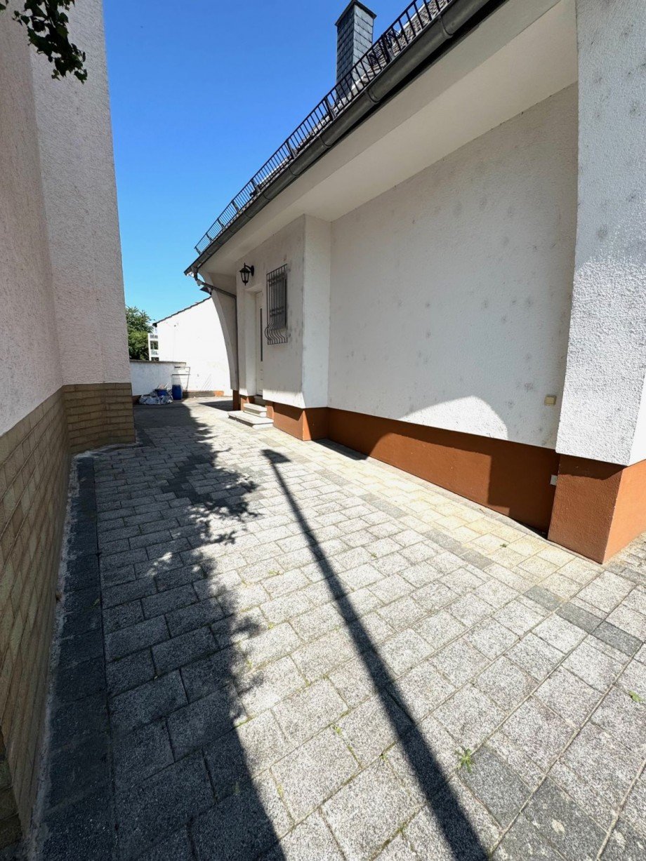 W26 Stellplatz Erdgeschosswohnung Fl�rsheim