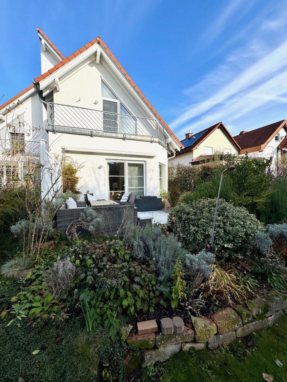 B4 Gartenansicht Haus Bild 2 Doppelhaush�lfte R�sselsheim-Bauschheim