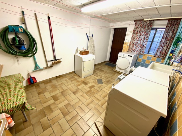 L10 Waschk�che Keller Doppelhaush�lfte Fl�rsheim-Weilbach
