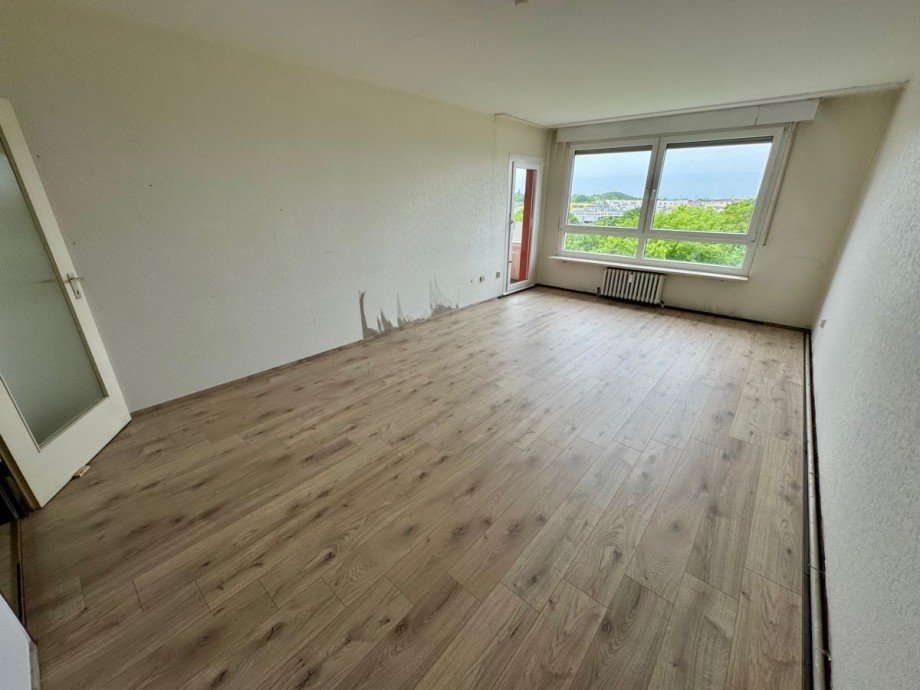 B8 Wohnzimmer Etagenwohnung Darmstadt-Kranichstein