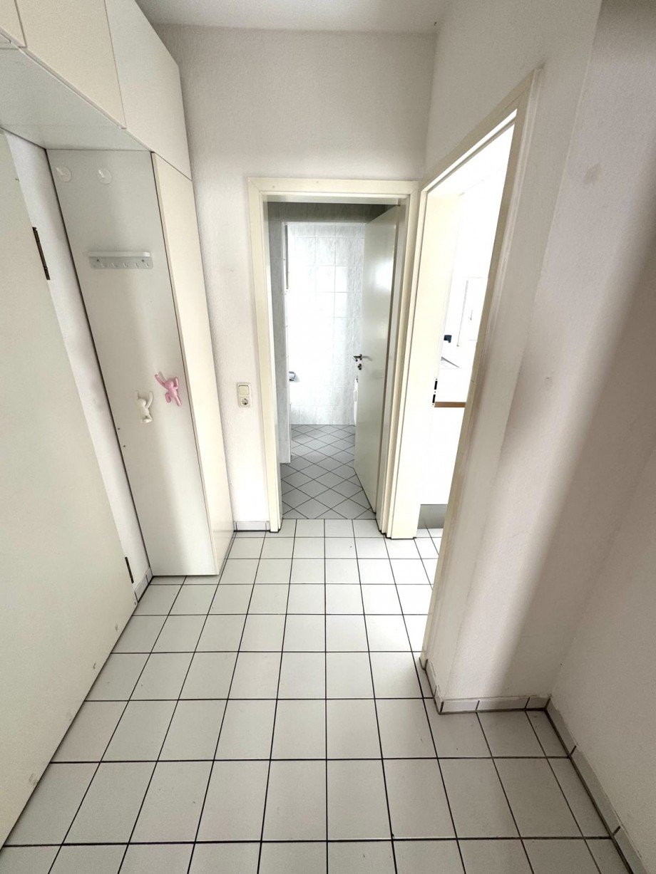 O5 Eingangsbereich Etagenwohnung Hofheim