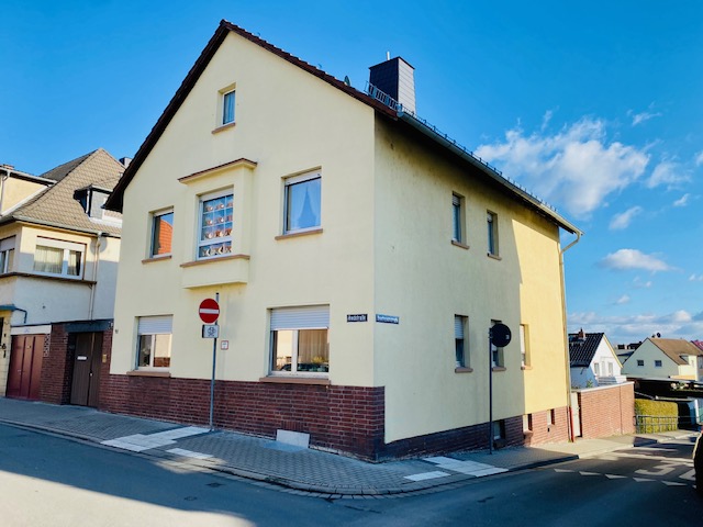 Hausansicht Stra�e Einfamilienhaus Fl�rsheim