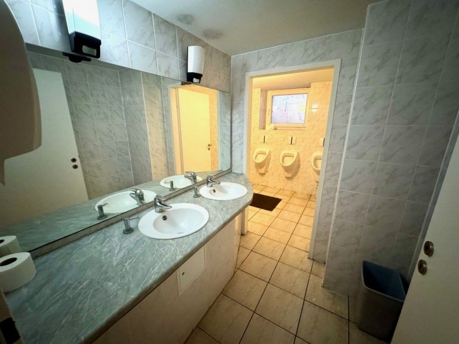 AS79 Gastst�tte Toilette M�nner im UG Haus Frankfurt