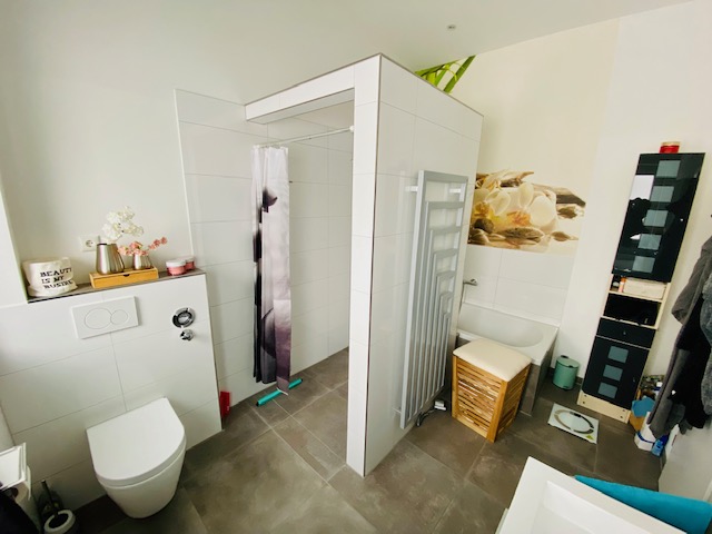 F109 Dusche Badezimmer Doppelhaush�lfte Fl�rsheim-Bad Weilbach