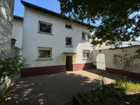 Hauptbild Solides 2-3 Familienhaus mit Entwicklungspotenzial
