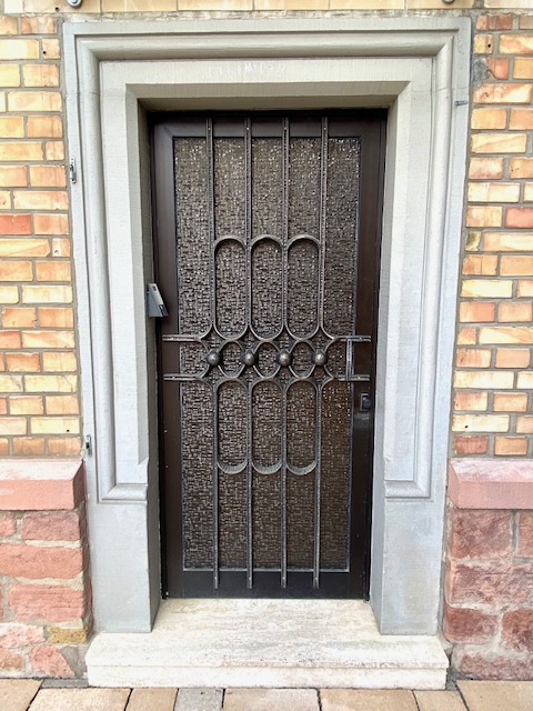 K15 Detail Hauseingangst�r Haus Nauheim