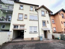 G17 Hausr�ckansicht Solides Mehrfamilienhaus 2 Wohnungen frei ! in zentraler Lage von Frankfurt-H�chst
