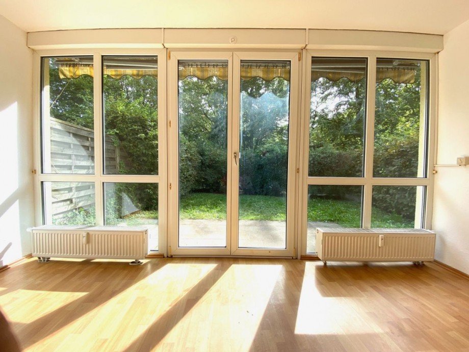 IDW2 Blick Wohnzimmer Garten Erdgeschosswohnung Hattersheim