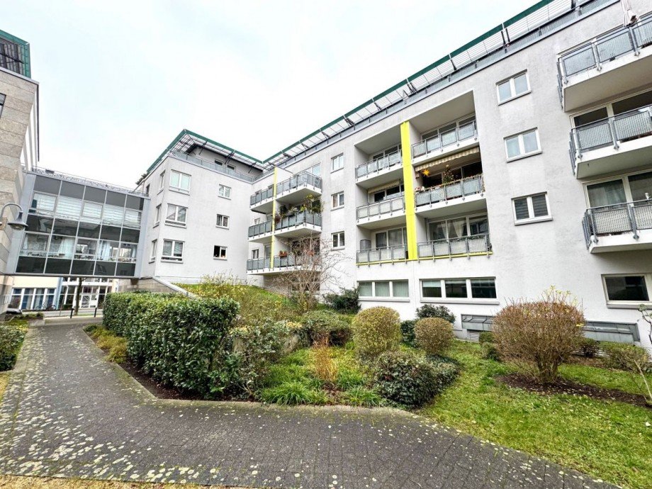 FS7 Haus Hofansicht Bild 2 Etagenwohnung R�sselsheim