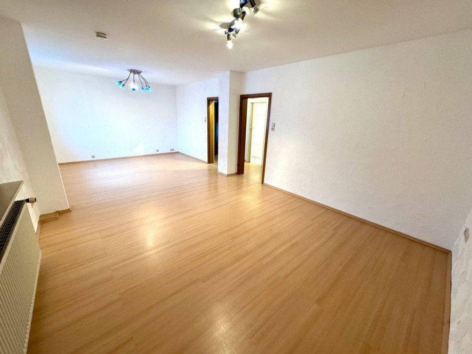 AK2 Wohn Esszimmer OG Bild 1 Mehrfamilienhaus Hattersheim Okriftel