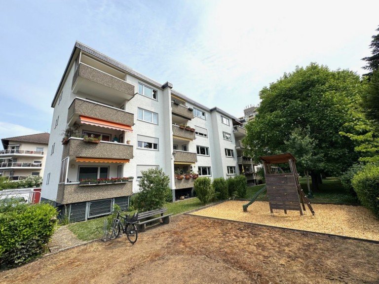TM30 Hausansicht vom Garten Maintal Etagenwohnung Sch�ne 2 ZKB Wohnung mit Loggia und Garage