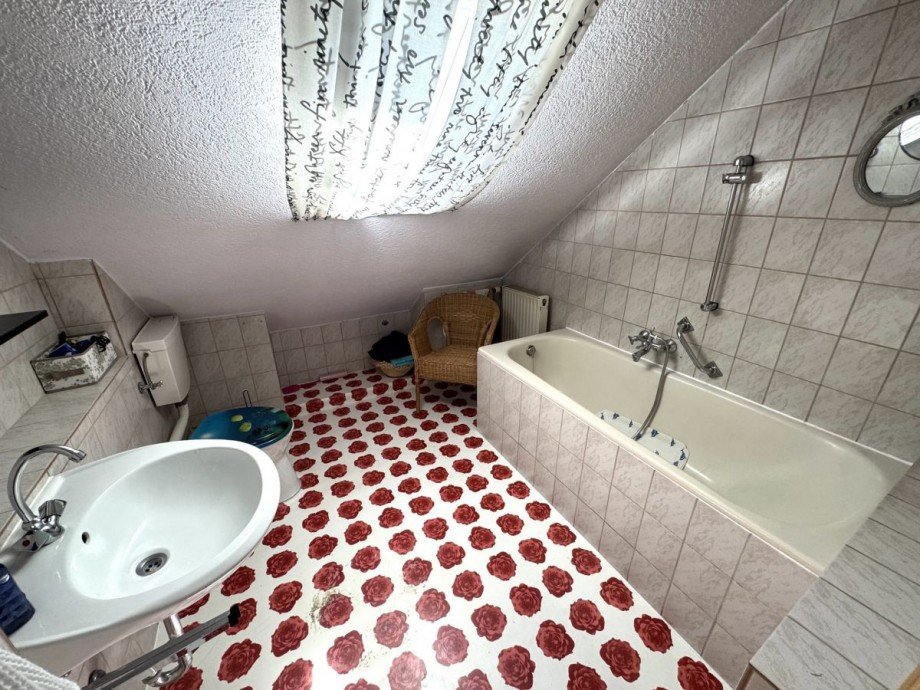 �38 Bad im Dachstudio Doppelhaush�lfte Hofheim Wallau