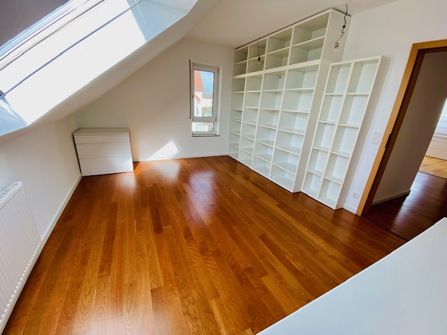 Schlafzimmer 1 Bild 2 Dachgeschosswohnung Fl�rsheim-Weilbach