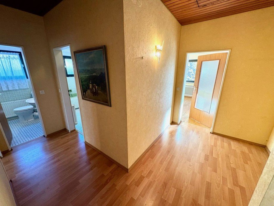 C4 Flur Schlafzimmer Bad EG Einfamilienhaus Fl�rsheim