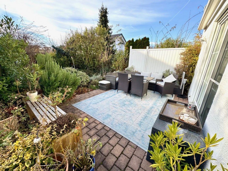 B4 Terrasse Bild 1 Doppelhaush�lfte R�sselsheim-Bauschheim