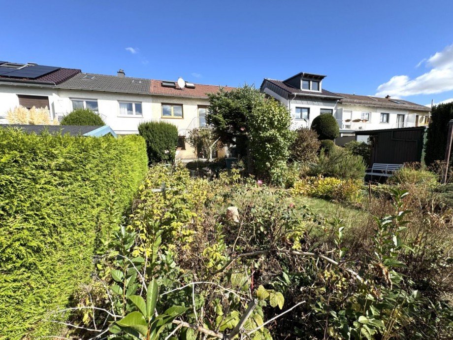 G130 Hausansicht Garten Haus Bad Homburg Kirdorf