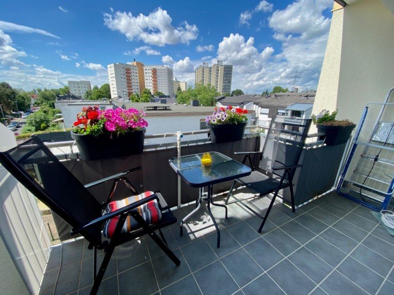 S22 Loggia Hattersheim Etagenwohnung Top 1 Zimmer-Apartment mit Loggia und Parkplatz