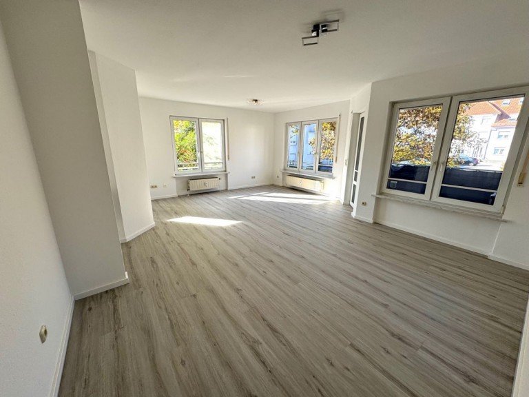 O28 Wohnzimmer Bild 1 Fl�rsheim Etagenwohnung Sch�ne 2 Zimmer ETW inkl. TG-Platz in Wicker