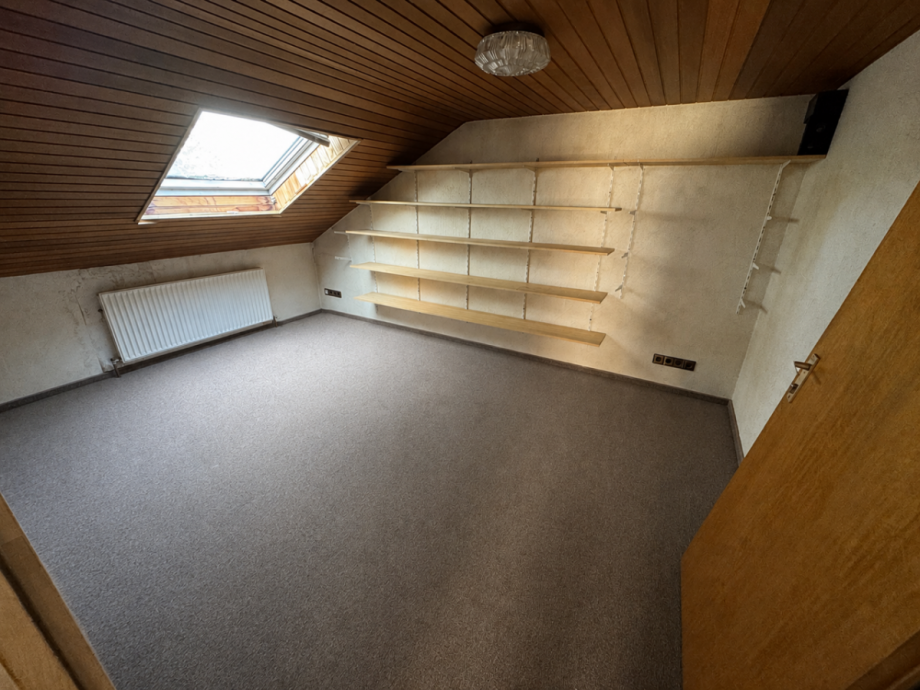 S39 Zimmer 1 DG Mehrfamilienhaus Hattersheim
