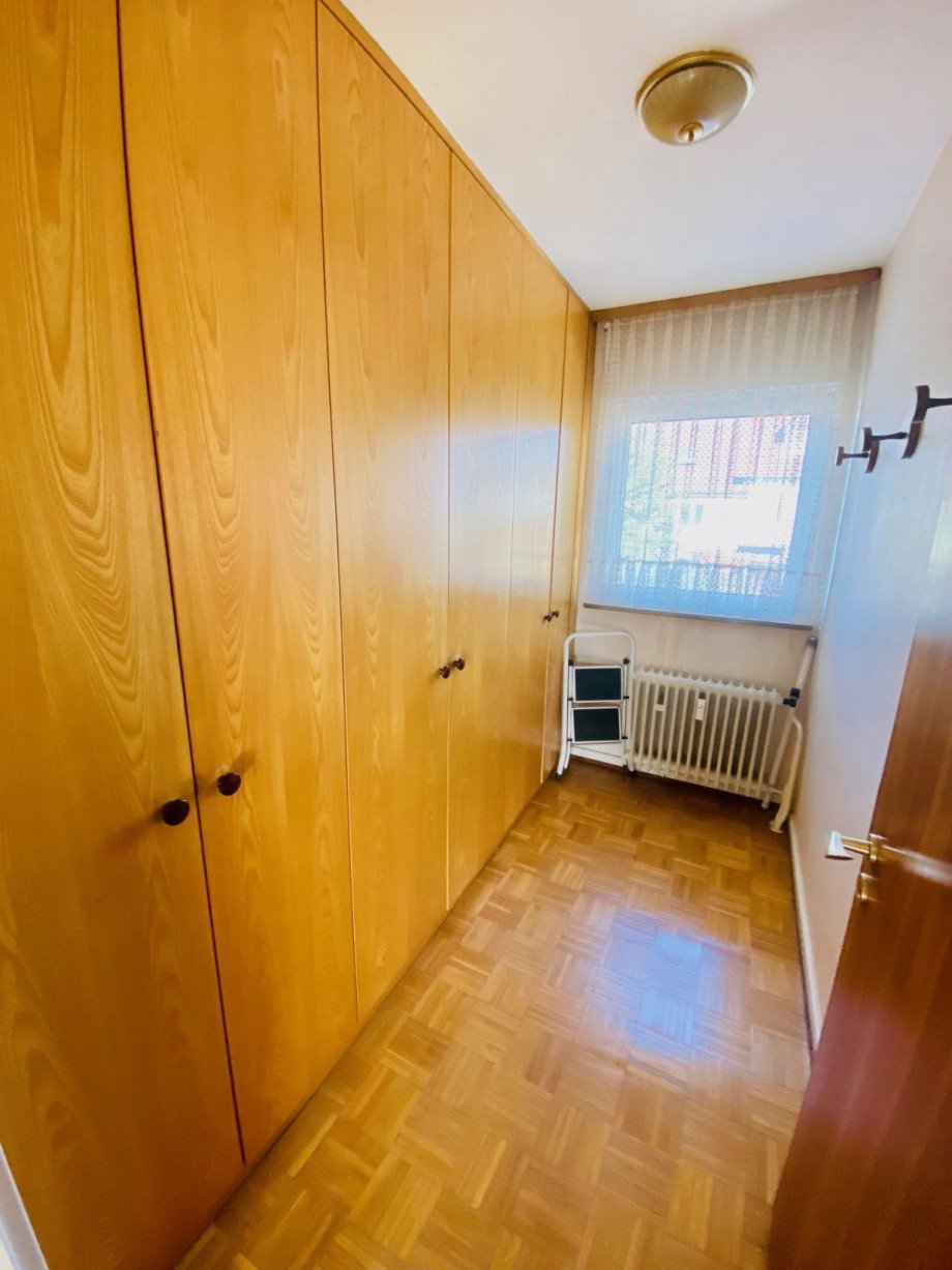 Ankleidezimmer Etagenwohnung Hattersheim-Eddersheim
