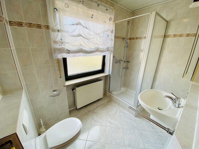 B36 Badezimmer Reihenendhaus Fl�rsheim-Weilbach