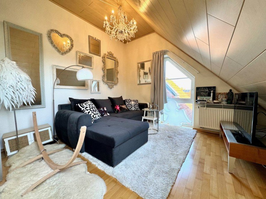 B4 Wohn Schlafzimmer im DG Doppelhaush�lfte R�sselsheim-Bauschheim