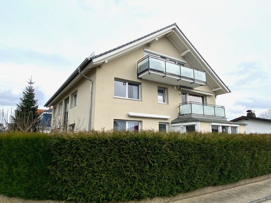 E24 Hausansicht Stra�e Etagenwohnung Hattersheim-Okriftel