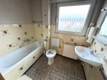 G8 Badezimmer Charmantes RMH in guter Lage von Fl�rsheim-Wicker