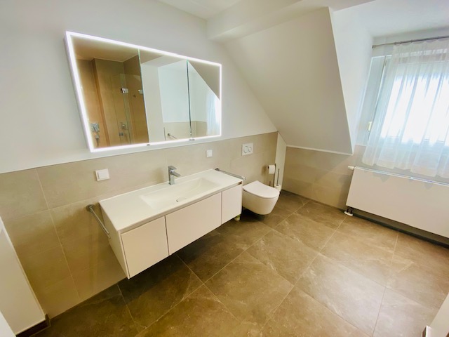 R24 Badezimmer OG Haus Hattersheim-Eddersheim