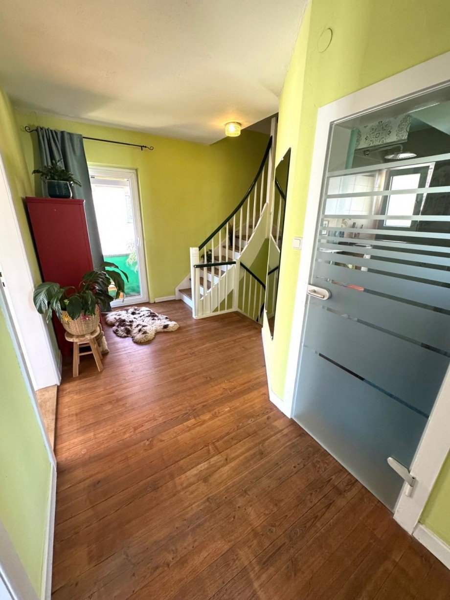 Flur OG Einfamilienhaus Fl�rsheim