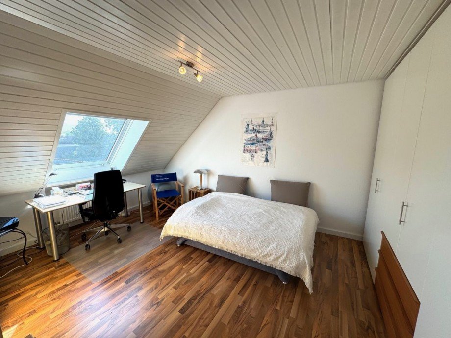 W10 Schlafzimmer 1 Maisonettewohnung Unterliederbach