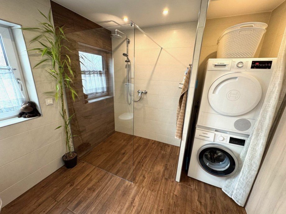 Hinterhaus DG Badezimmer Bild 2 Haus Taunusstein - Wehen