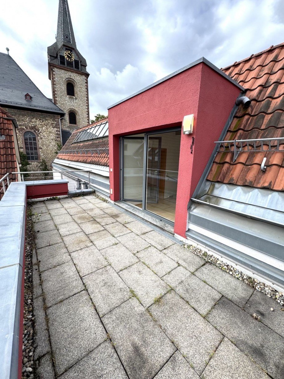H25 Terrasse im DG Einfamilienhaus Fl�rsheim