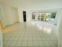 Wohnzimmer Wundersch�ne Wohnung im EG mit gro�em Garten & TG-Stellplatz