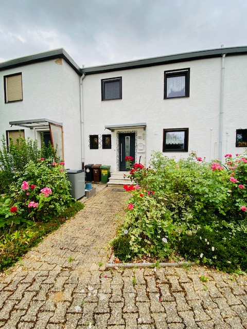 S32 Hausansicht Reihenmittelhaus Hattersheim