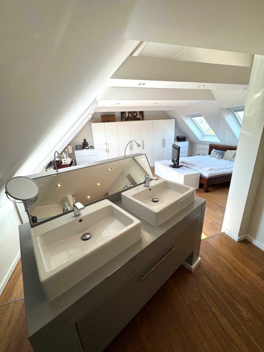 M2 Bad Schlafzimmer DG Haus Fl�rsheim-Weilbach