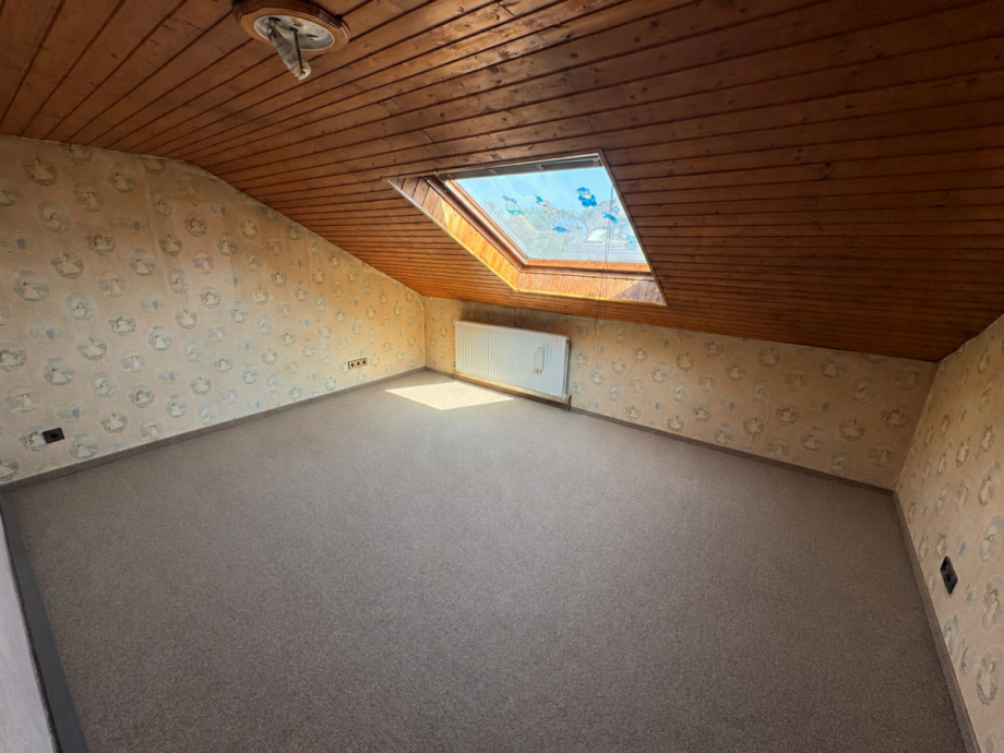 S39 Zimmer 2 DG Mehrfamilienhaus Hattersheim