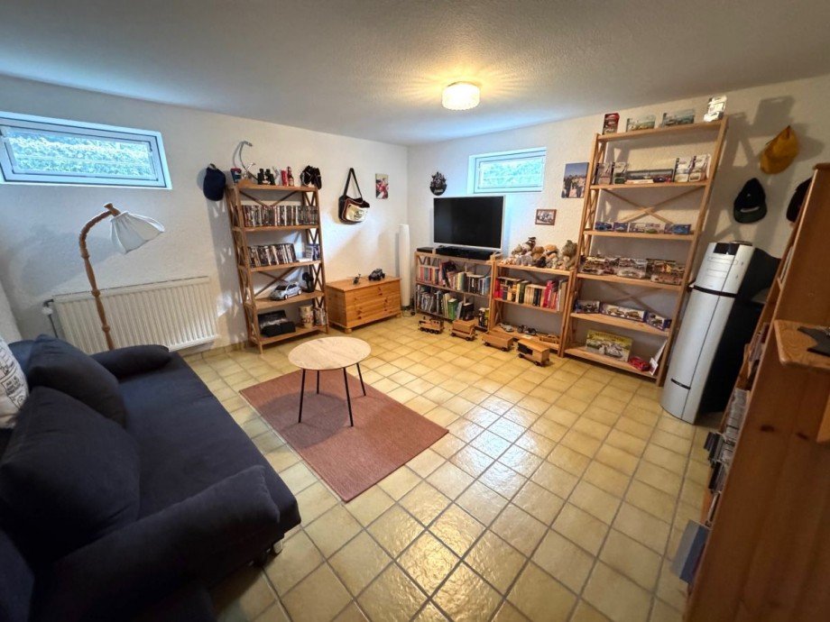 Hinterhaus Keller G�stezimmer & Hobbyraum Haus Taunusstein - Wehen