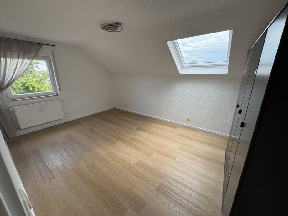 B69 DG Schlafzimmer Dachgeschosswohnung Hattersheim Eddersheim