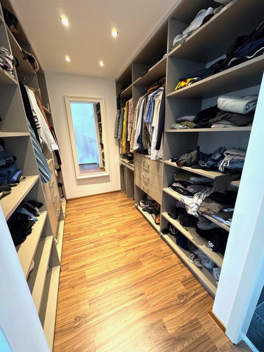 B2c Ankleidezimmer DG Reihenmittelhaus Hattersheim