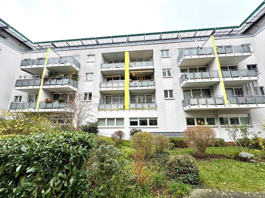 FS7 Haus Hofansicht Bild 1 Etagenwohnung R�sselsheim