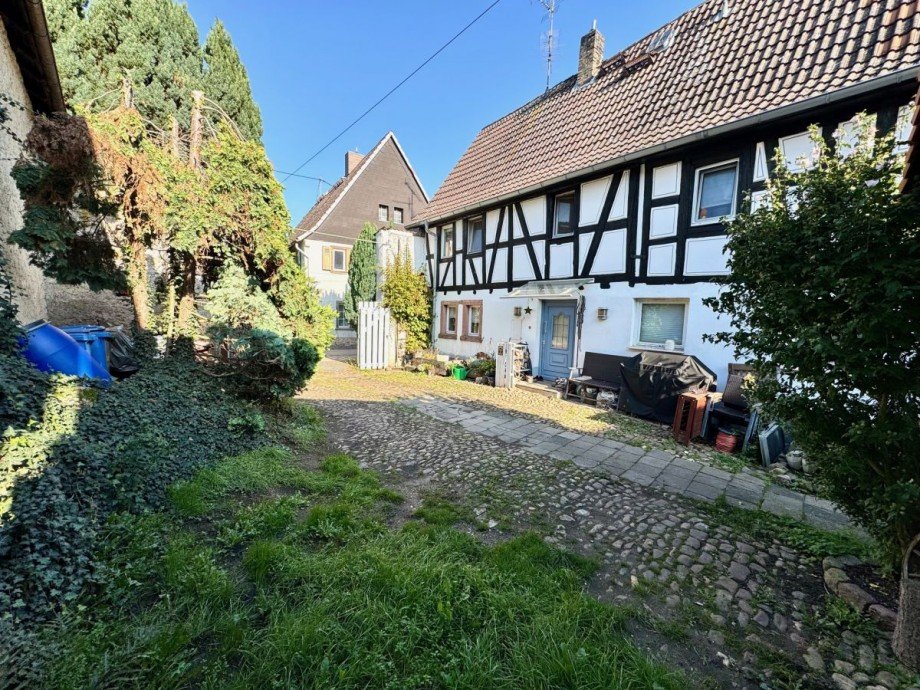 B12 Hoffl�che Mehrfamilienhaus Hattersheim Eddersheim