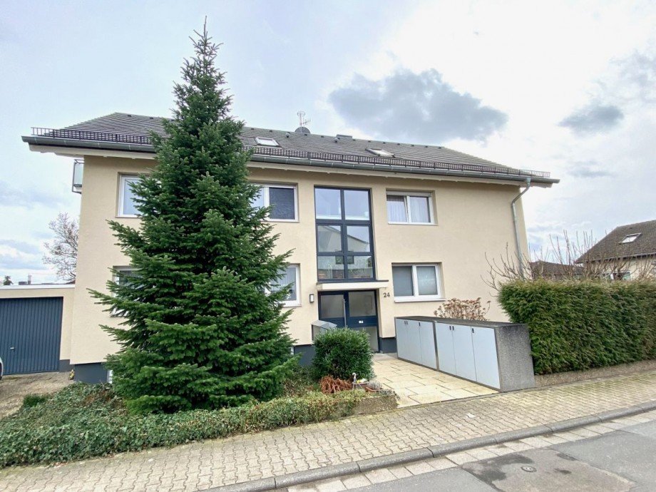 E24 Frontansicht Haus Etagenwohnung Hattersheim-Okriftel