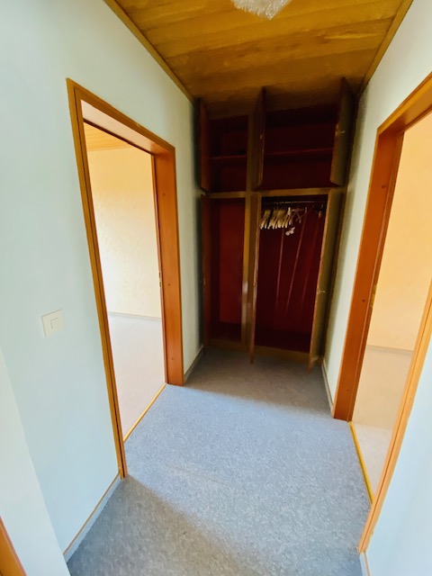B36 Flur OG Reihenendhaus Fl�rsheim-Weilbach