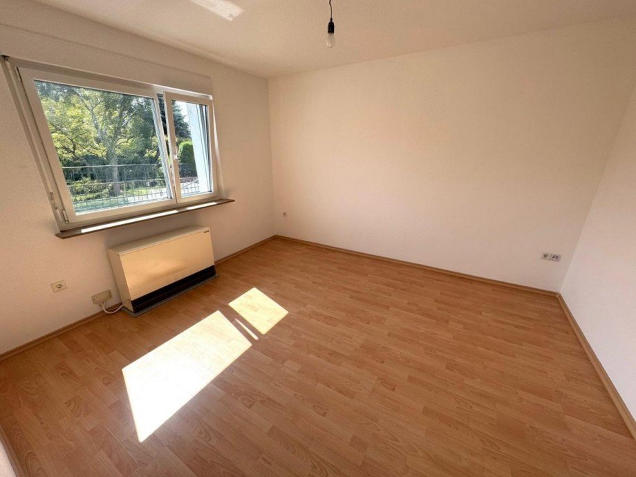 W26 Wohnzimmer Erdgeschosswohnung Fl�rsheim