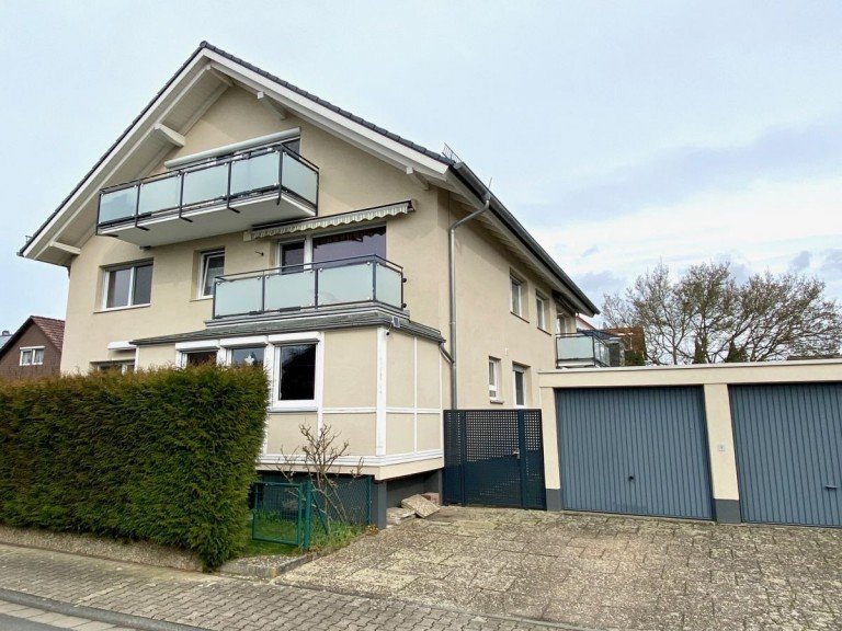 E24 Hausansicht und Garage Hattersheim-Okriftel Etagenwohnung Wundersch�ne 3 Zimmer ETW inkl. S�d-West Balkon und Garage