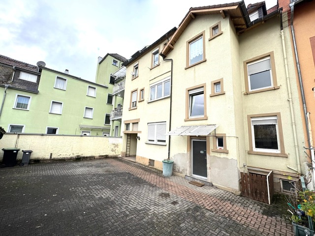 G17 R�ckansicht mit Hof Frankfurt H�chst Mehrfamilienhaus Solides Mehrfamilienhaus 2 Wohnungen frei ! in zentraler Lage von Frankfurt-H�chst